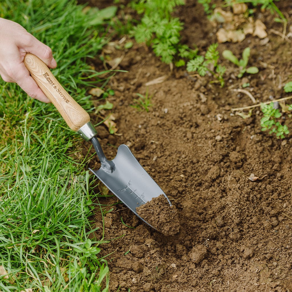 Kent & Stowe Carbon Steel Hand Tranplanting Trowel